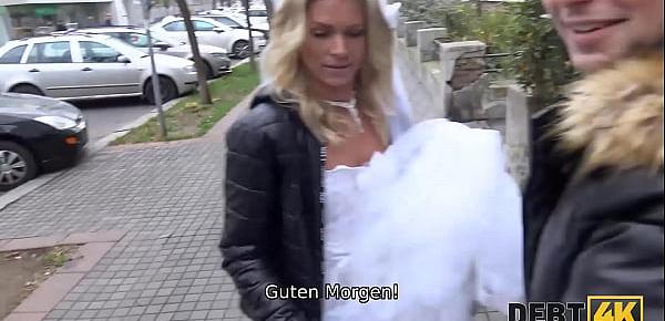 DEBT4k. Schuldeneintreiber fickt die Braut im weißen Kleid und in Strümpfen